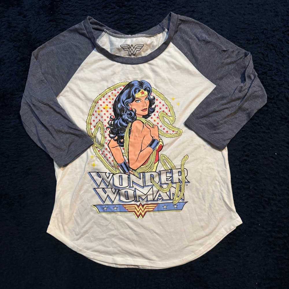Wonder Woman Graphic Raglan Tee - Gray and White